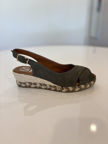 Lucia Viguera Vitelo Wedge